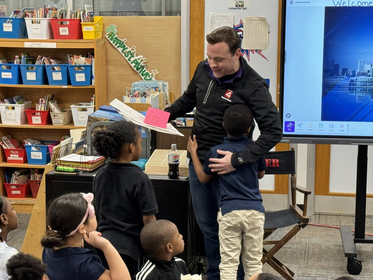 BSchuermanWX's tweet photo. A HUGE thanks to the students and faculty at Rogers Elementary School in @PontiacSchools for hosting me for #ReadingMonth2024 today bringing my favorite book… “Cloudy with a Chance of Meatballs”! Thanks for a great time today!! #MarchReadingMonth #PhoenixNation @Local4News https://t.co/KRJJXmb4V8