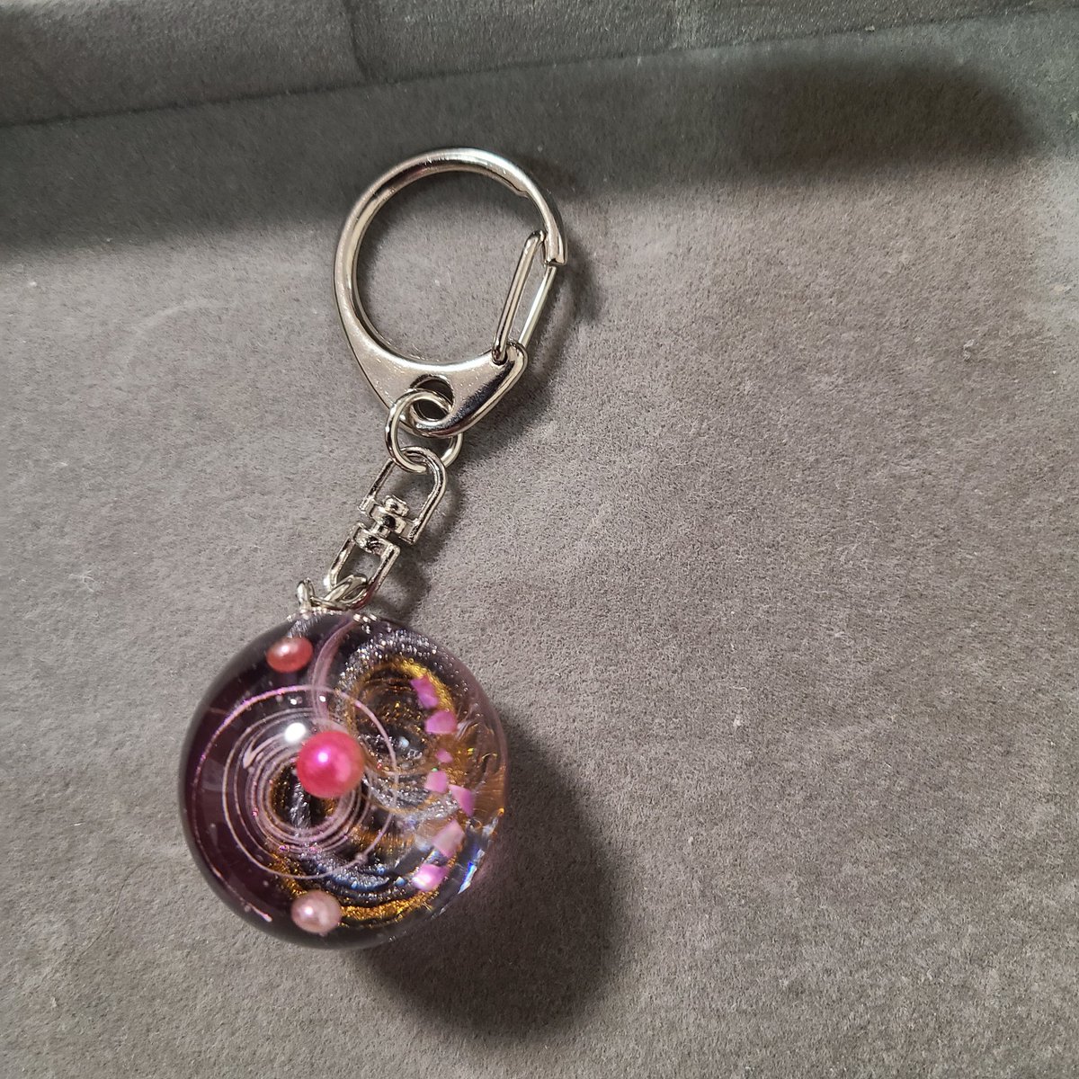 tomocm23's tweet photo. イベントでださせていただいていた宇宙玉キーホルダー
minneで販売します！

直接のお取り引きも対応可能ですので、お気軽にお問い合わせください🙇

https://t.co/ExD08vLnuy
宇宙玉　春色　25mm
2500円(送料別)

#ハンドメイド
#レジン
#宇宙玉
#春
#さくら https://t.co/R4LVPCOt6I