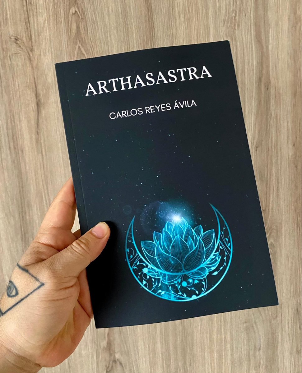 carlosreyes17's tweet image. 4 de mis primero libros de #poesia en sus nuevas versiones #reediciones #libros #Poetry #books