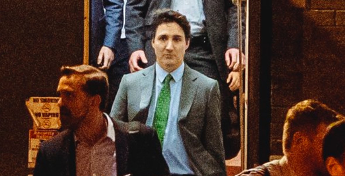 Trudeau leaving his $1,700 a ticket fundraiser in Toronto tonight through the back door. Doesn't loo too happy does he. Wonder how many people actually showed up.