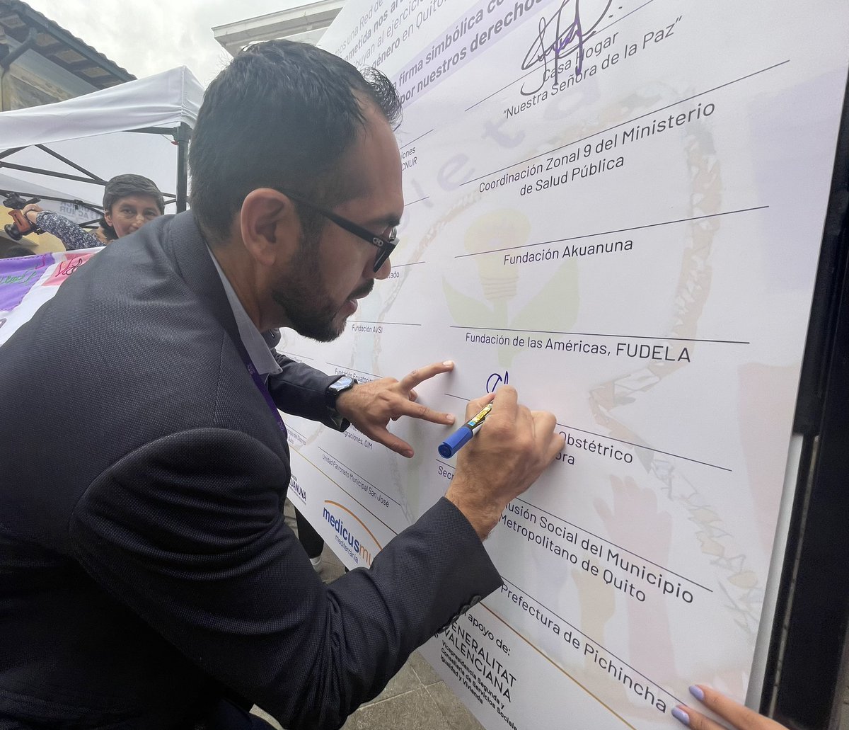 HGIsidroAyora's tweet photo. Hoy se llevó a cabo la Firma Simbólica de Ratificación del Compromiso Interinstitucional para continuar trabajando en la erradicación de la violencia de género, entre las 21 entidades que conforman la #RedVioletaUIO está el @HGIsidroAyora del @Salud_Ec.
#ElNuevoEcuador https://t.co/xzqi3Lw8yo