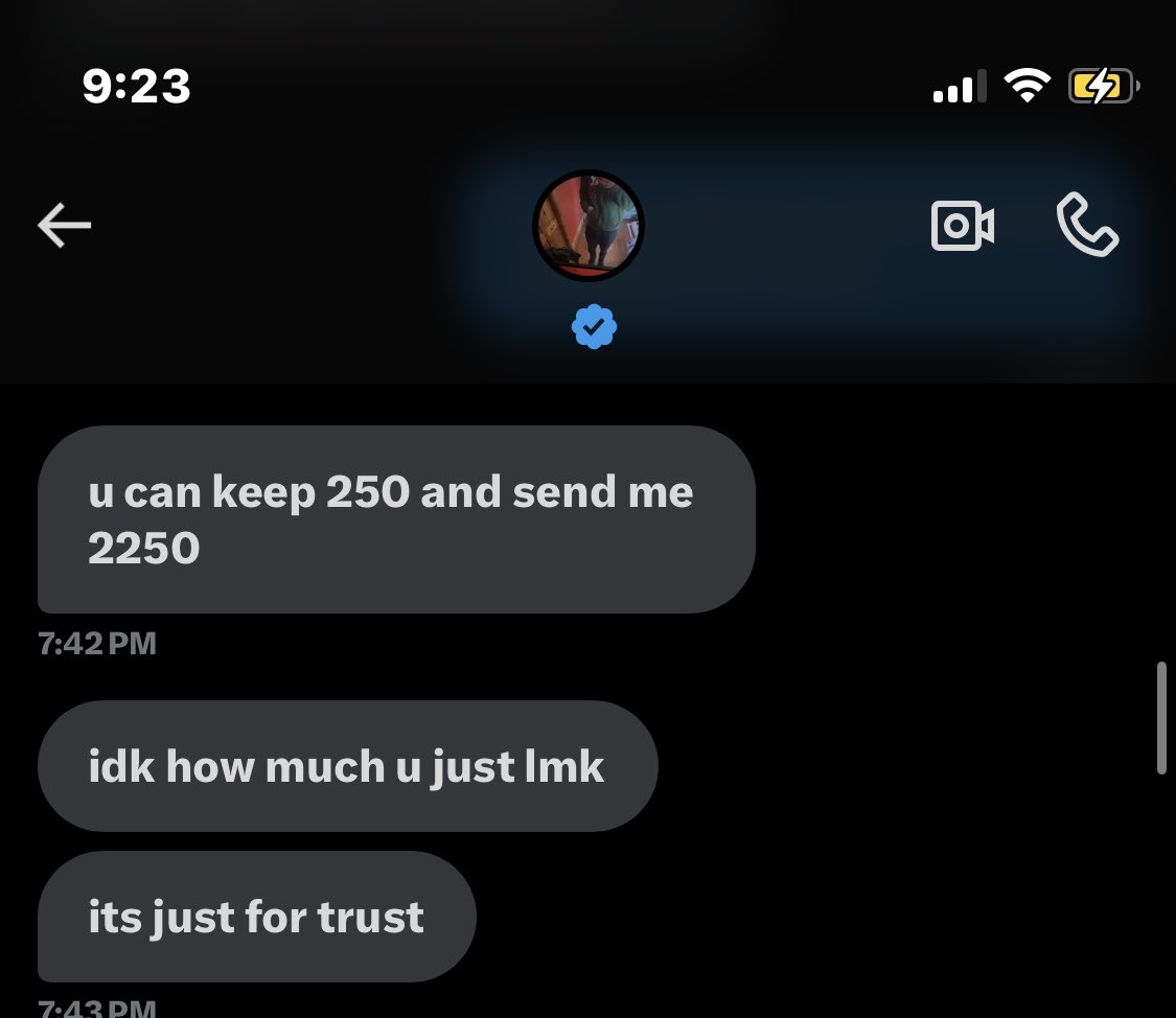 veocez's tweet image. Exposing @drex900 for using his client @/Dacitruss to scam me for $600

Drex manages Citrus, a well known streamer who lives with @adinross

He claimed that he needed a converter so that Citrus could pay him $2,500. And that I could keep $400 for helping with the transaction