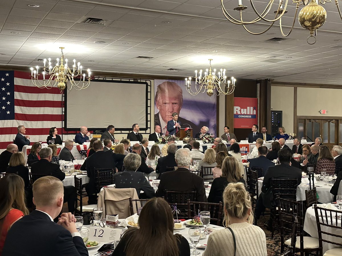dolan4ohio's tweet photo. THANK YOU Columbiana County for your strong support. Immensely proud to have East Palestine Mayor Trent Conaway by my side this evening. His endorsement and work on behalf of his community mean so much! 🐘🇺🇸 https://t.co/3tpEgXgKUV