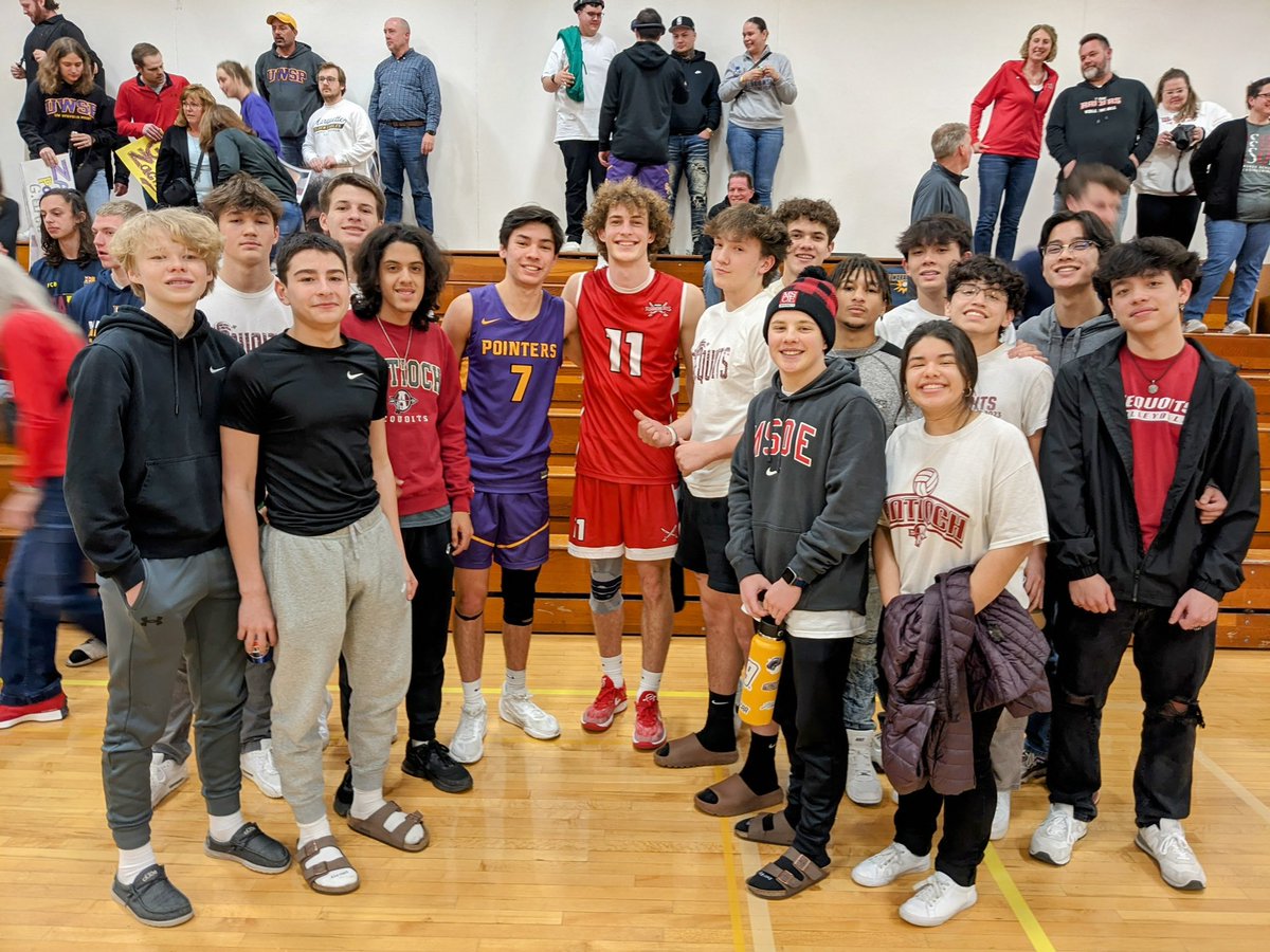 ACHS_Sequoits's tweet image. Sequoits Boys Volleyball took a team-building trip to watch two alums square of as collegiate opponents. Antioch watched the Milwaukee School of Engineering squad take on the UW-Stevens Point Pointers.
Thanks to Coach Atkinson for making this happen! 

#OnceASequoitAlwaysASequoit
