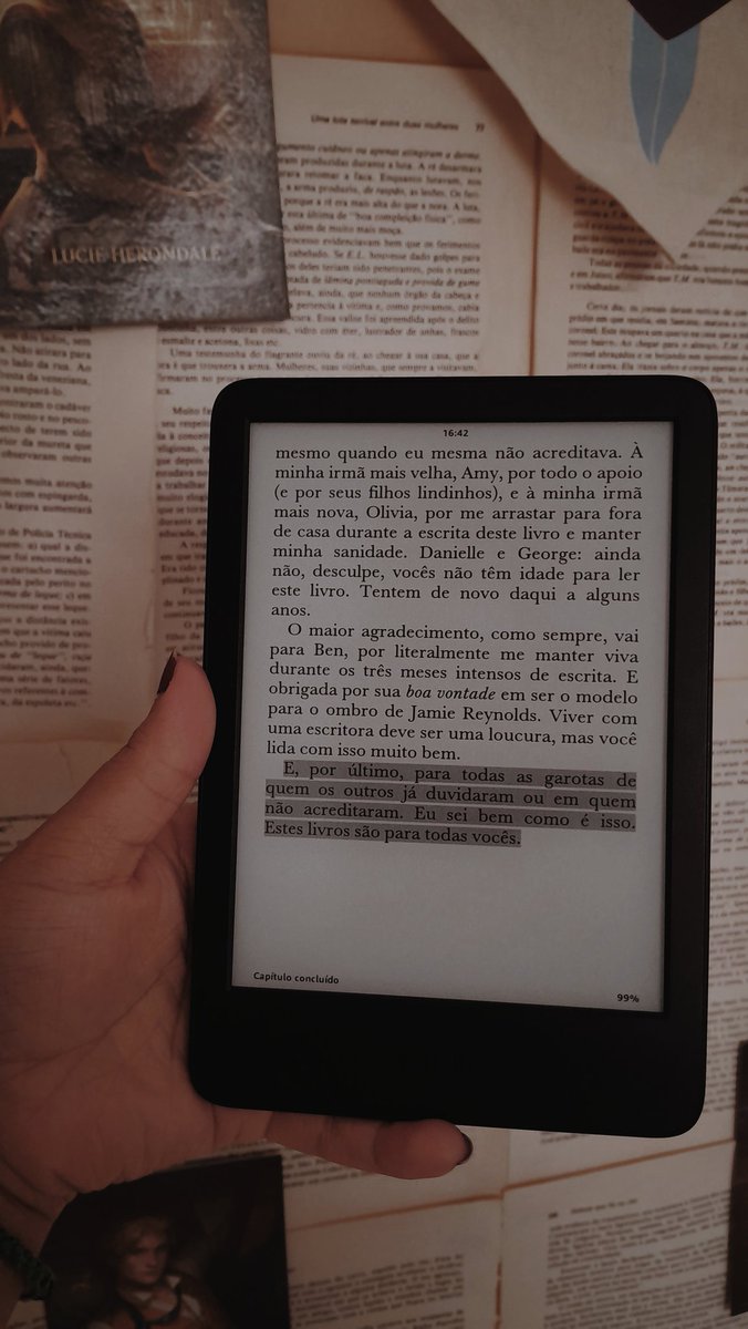 autoraequivokda's tweet photo. Gente, mas essa parte aqui nos agradecimentos de boa garota, segredo mortal >>>3 https://t.co/VtVrfOM9QA
