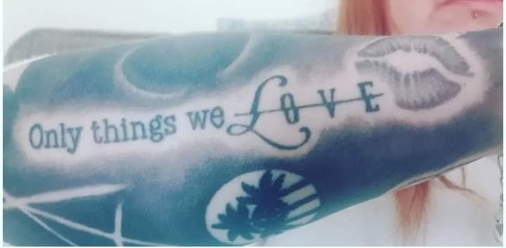 Andee_Dawson's tweet photo. @blaqkaudio @DaveyHavok @jadepuget Happy 5th my darling boys 🖤🥀💋 https://t.co/beGFw7qj8h