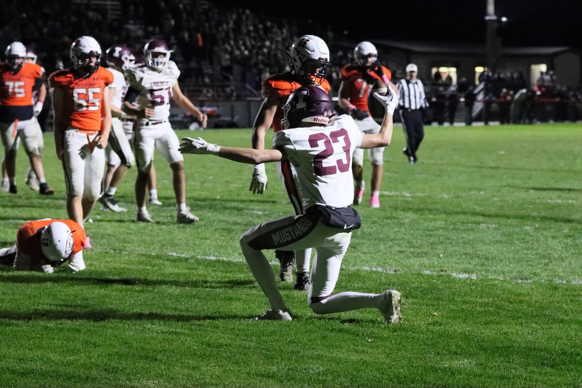austinpink2's tweet photo. Congrats @joshbeatty05!! 🏀

A multi-sport athlete who has two of the most memorable touchdown receptions in @IndeeFootball history!

#Zone6 #GoBeGreat👊 https://t.co/eDIGhuWMpP