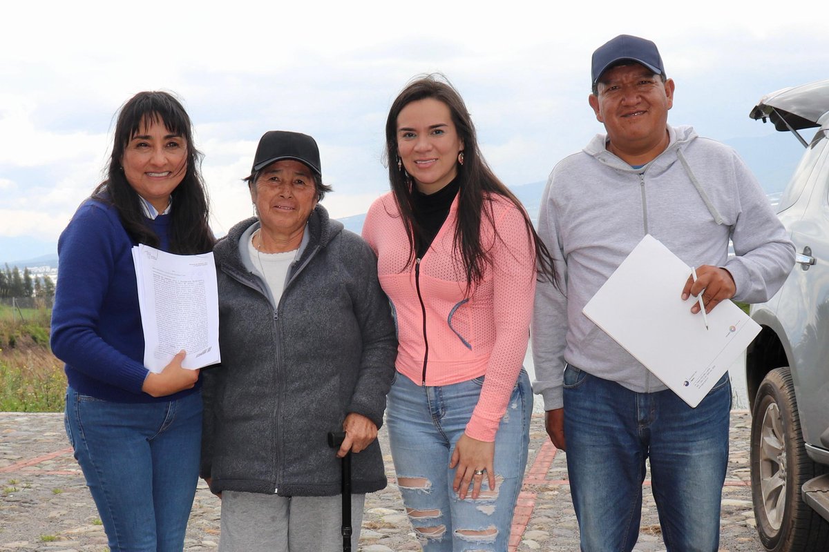 Garantizar el acceso al agua para mejorar la calidad de vida de las comunidades rurales del país, es una prioridad para el Gobierno Nacional. Por ello, la viceministra <a href="/maluisacruzriof/">Maria Luisa Cruz Riofrio</a> entregó dos autorizaciones de uso y aprovechamiento en el cantón Cayambe, en #Pichincha.