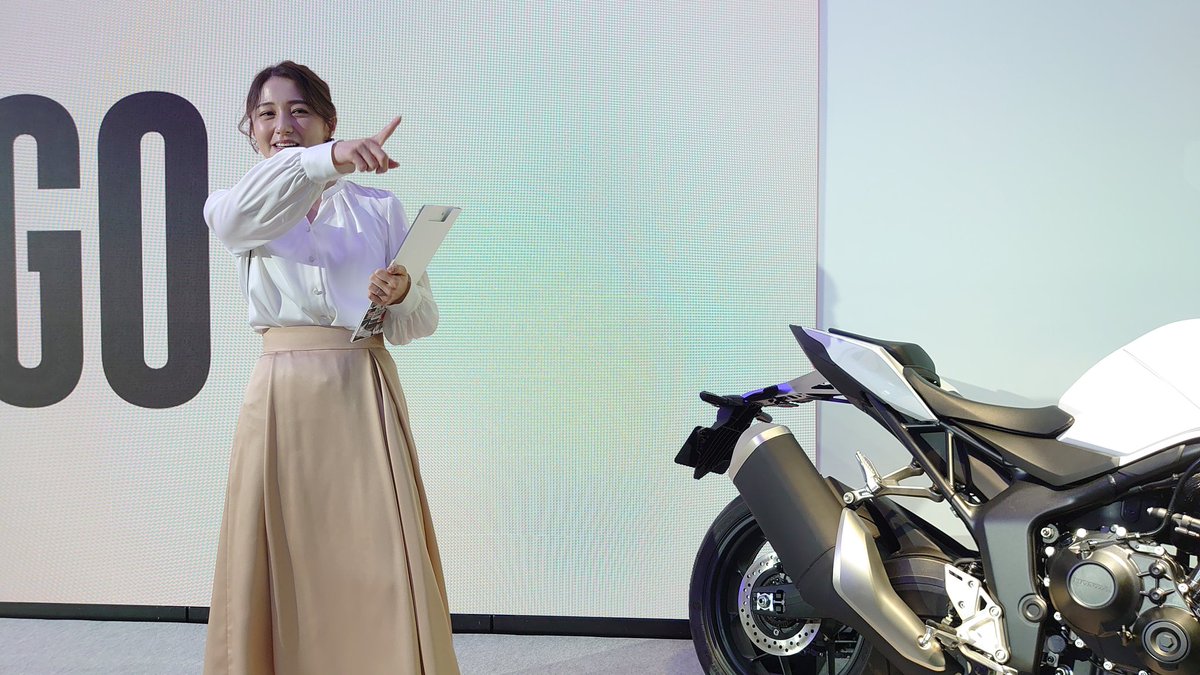 MiyukiAsaka's tweet photo. 久野さんめっちゃ美人✨
絵になる
#大阪モーターサイクルショー
#大阪モーターサイクルショー2024
#omsc
#久野静香
#美人 https://t.co/1Jk27cqePd