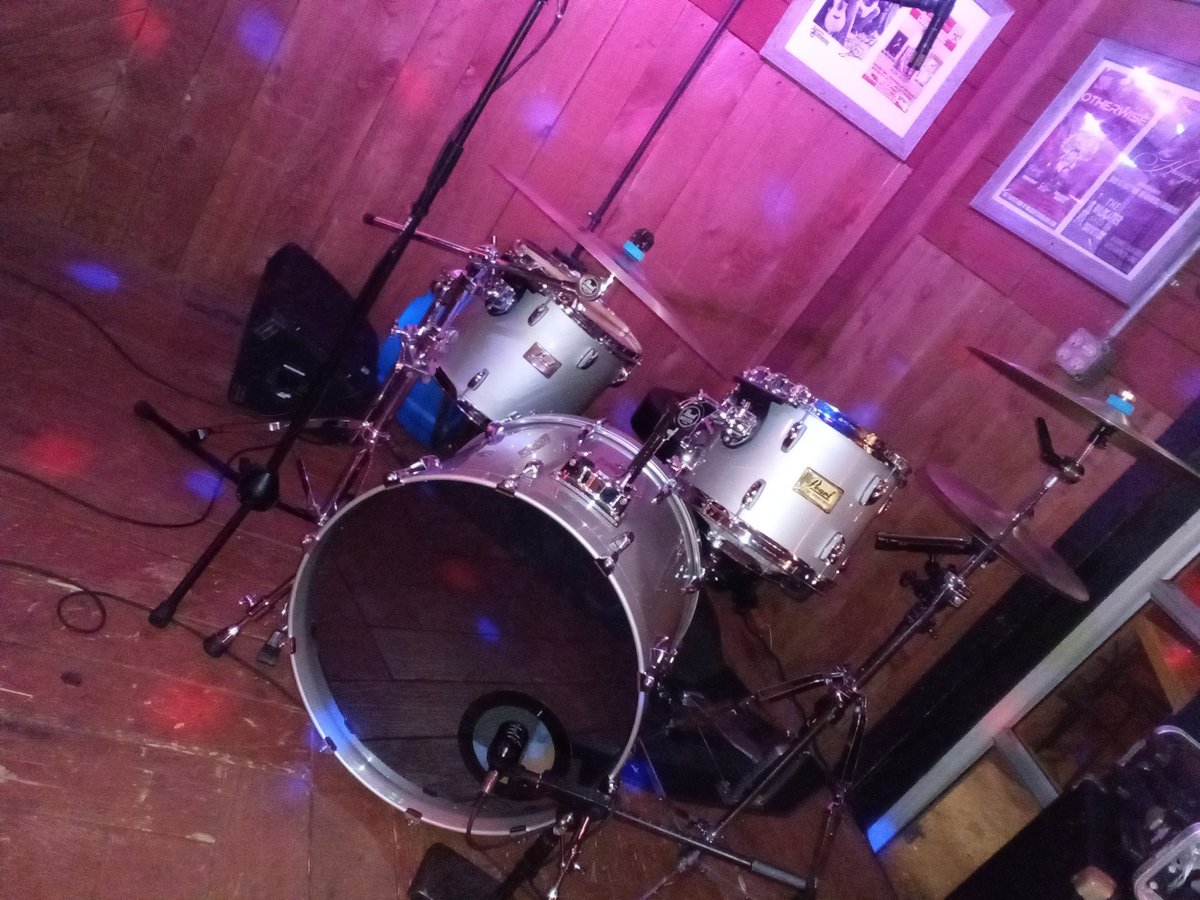 DPattersonMusic's tweet photo. On the drums tonight with The Spotlights in Katy, TX.
#drummer #giglife #drumset @SalyersPerc #salyerspercussion @AudixMics #audixmics @CYMPAD_USA #cympad @PearlDrumCorp #pearldrums #impressioncymbals @castleclutch
#dannypattersonmusic https://t.co/7B17kZWkFc