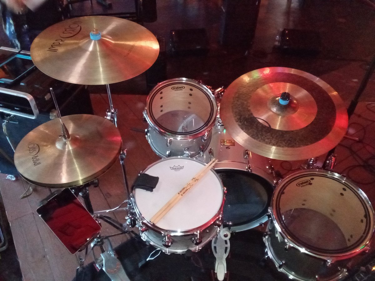 DPattersonMusic's tweet photo. On the drums tonight with The Spotlights in Katy, TX.
#drummer #giglife #drumset @SalyersPerc #salyerspercussion @AudixMics #audixmics @CYMPAD_USA #cympad @PearlDrumCorp #pearldrums #impressioncymbals @castleclutch
#dannypattersonmusic https://t.co/7B17kZWkFc