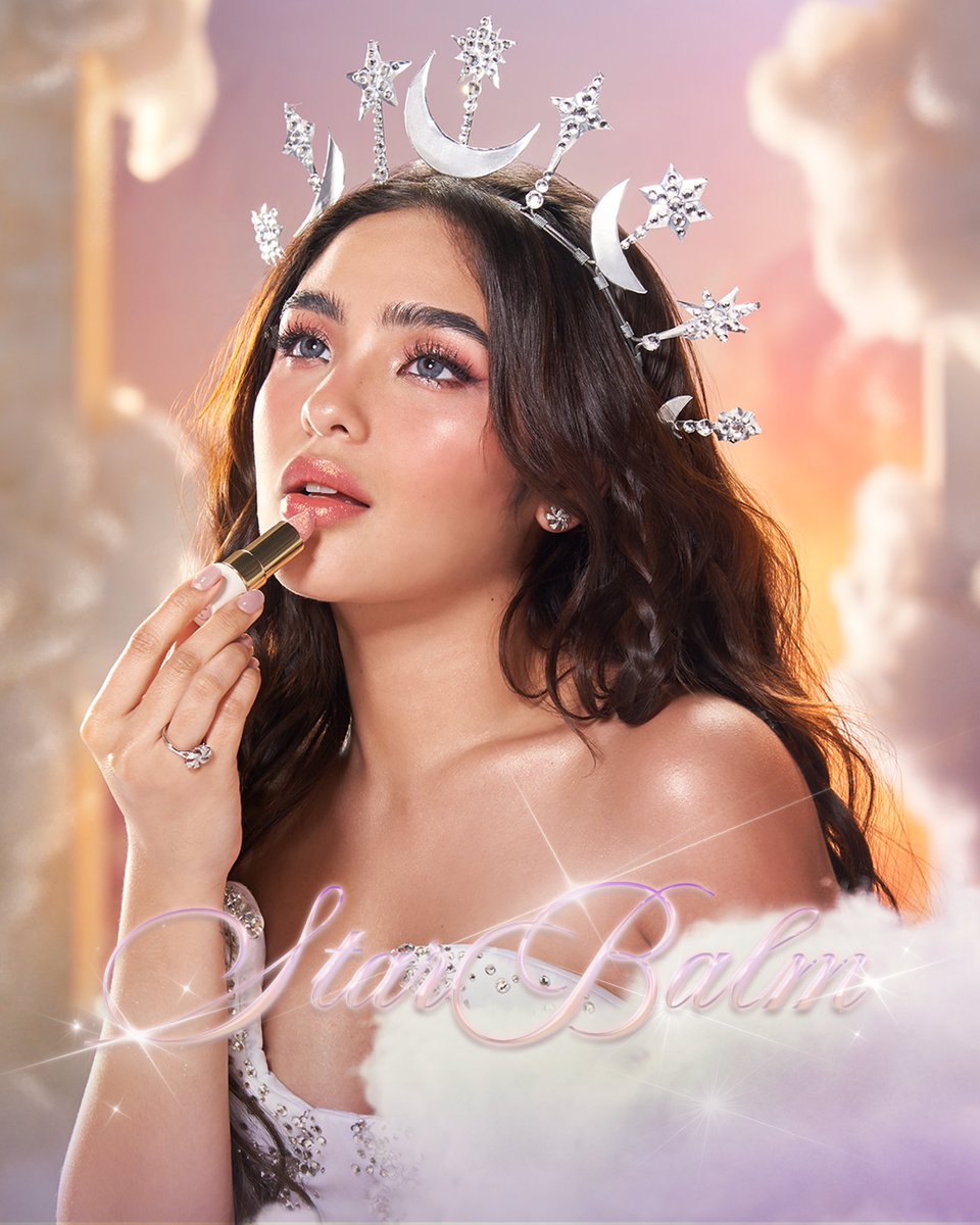 LuckyBeautyInc's tweet photo. 🪄While looking to the heavens #CEOBlythe introduces our limited edition birthday charm Star Balm, magically capturing the sparkles for you!
🌟Witness yourself twinkling and shining brighter than any constellation! 😍✨
#LuckyBeauty #LuckyBeautyCharms #StarBalm https://t.co/D6H6G5ZbDs