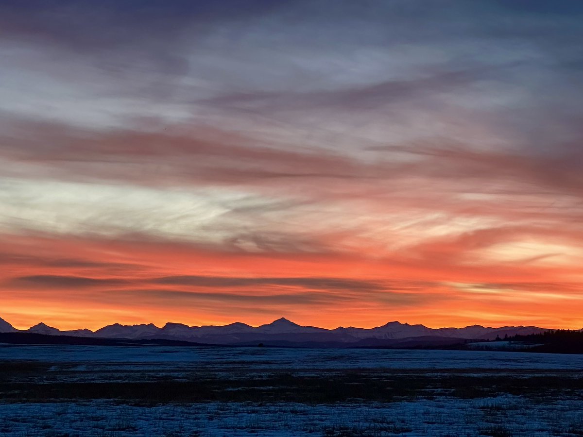 TrusteeTheresa's tweet photo. Another beautiful Alberta sky! https://t.co/Ka5ItrEM2r
