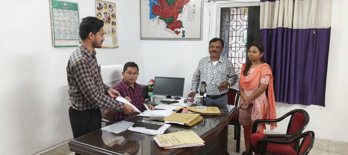 aoeoassoc's tweet photo. EOs (GPDO,BSSO,WEO, INSP of supply) gave memorandum to Govt Through BDO,Rengali   for Upgrade the pay to level  11
@CMO_Odisha @Naveen_Odisha @gapg_dept @SecyChief @stscdev @FdOdisha @Food_Odisha @PRDeptOdisha @SSEPD2 @roopars @Vkpandianfancl1 @BPSethi @AtanuMLA @Ashokpandabbsr https://t.co/9xxi4E6Tug
