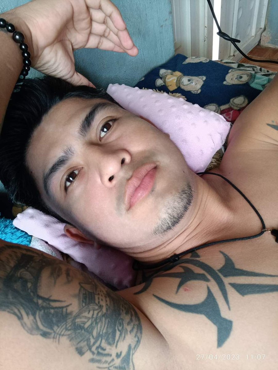 Danielsosa90's tweet photo. Comparte si me mamarias la riata https://t.co/8iKpI6eUyf