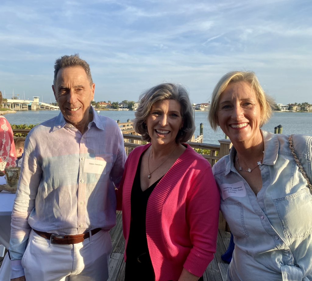 Grateful for a beautiful evening spent with @SenJoniErnst and @gregsteube. Both veterans continue to serve our country with dedication and integrity. Proud to stand behind them in their efforts. 🇺🇸 #SupportOurVeterans