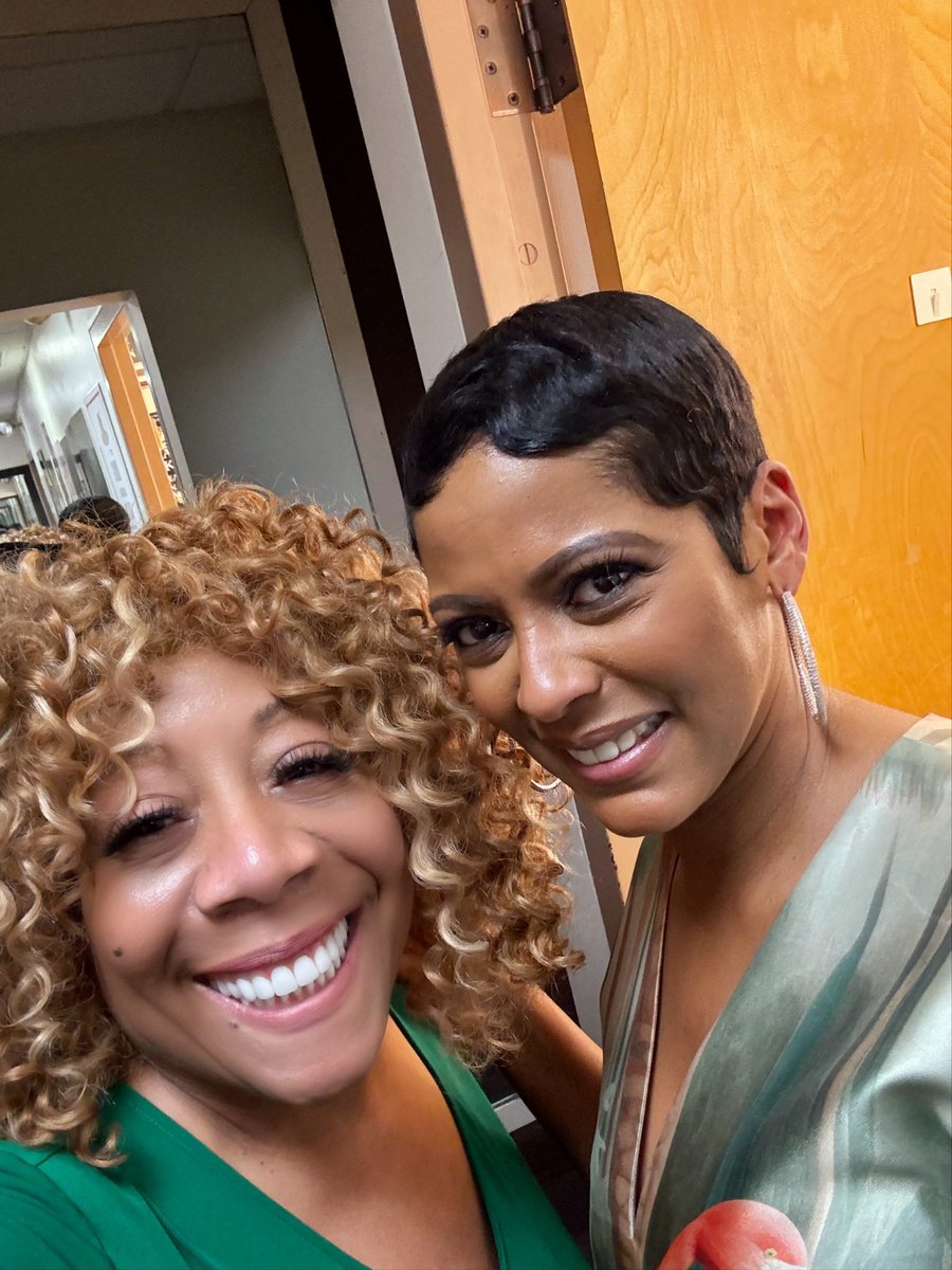 Tonight ..so good seeing @tamronhall 30 years ago she was my intern @wdasfm and look at here now! I❤️you Tamron ….so proud of you! #TamFam #WatchwhereTheyHide #FreeLibrary #TempleUniversity #Philly