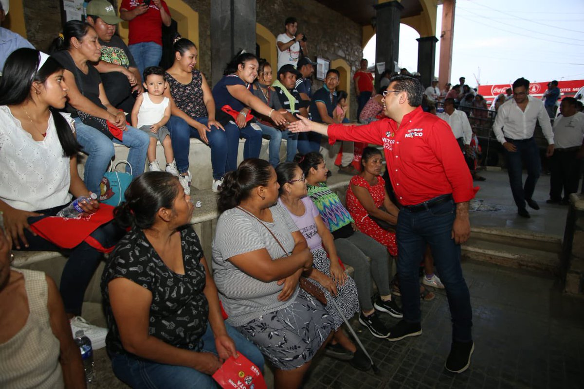 Estuve este día en la comunidad de Apapantilla, #Jalpan, con mi amigo Eleocundo Pérez, en reunión con cafeticultores que requieren apoyo decidido porque el campo ha estado abandonado. 

¡Haciendo equipo con mi hermano <a href="/RickCruzYCelis/">Ricardo Cruz y Celis</a>, regresaremos los apoyos que tanta falta hacen