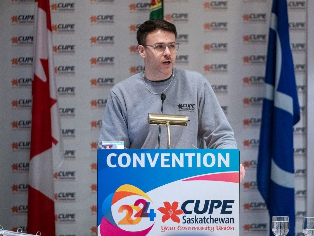 leaderpost's tweet image. New CUPE Sask. president is focused on 'making life better' for workers: "Doing nothing isn't an option. We have to double and triple down our efforts of what we were doing," Kent Peterson said. 

#sask #CUPE bit.ly/49VMjKa