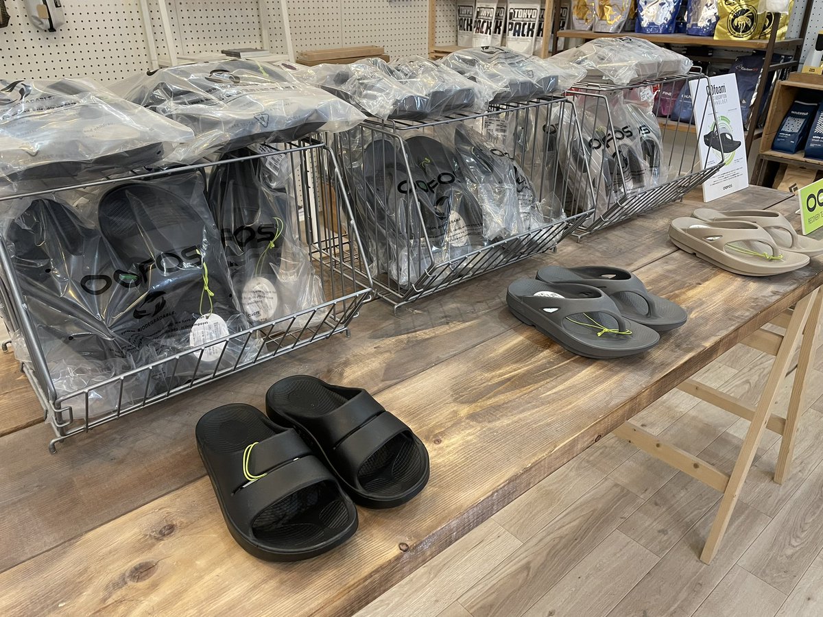 シエスタショップにて売り切れてましたOOFOSが再入荷してます。

OOFOS
『OOriginal Slate』
『OOriginal Nomad』
『OOahh Black』

癖になる履き心地の良さです。
普段の外履きにはもちろん、室内用にもご利用頂けます。

シエスタオンラインショップ：siesta-climbing.shop-pro.jp