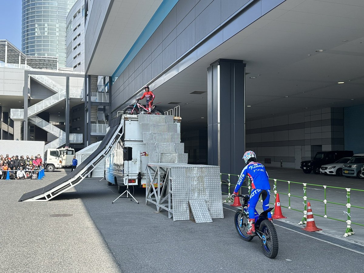 hossy46's tweet image. 技も凄いんだけど、喋りが面白いw

#小川友幸
#黒山健一
#トライアルショー