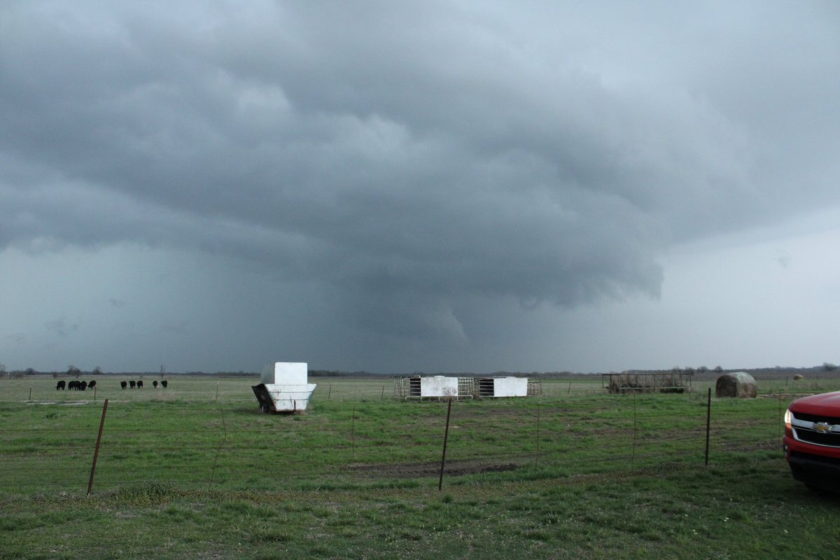 NETexasMedia's tweet image. A few photos from yesterday’s Tornado warned storms in Southern Oklahoma #okwx