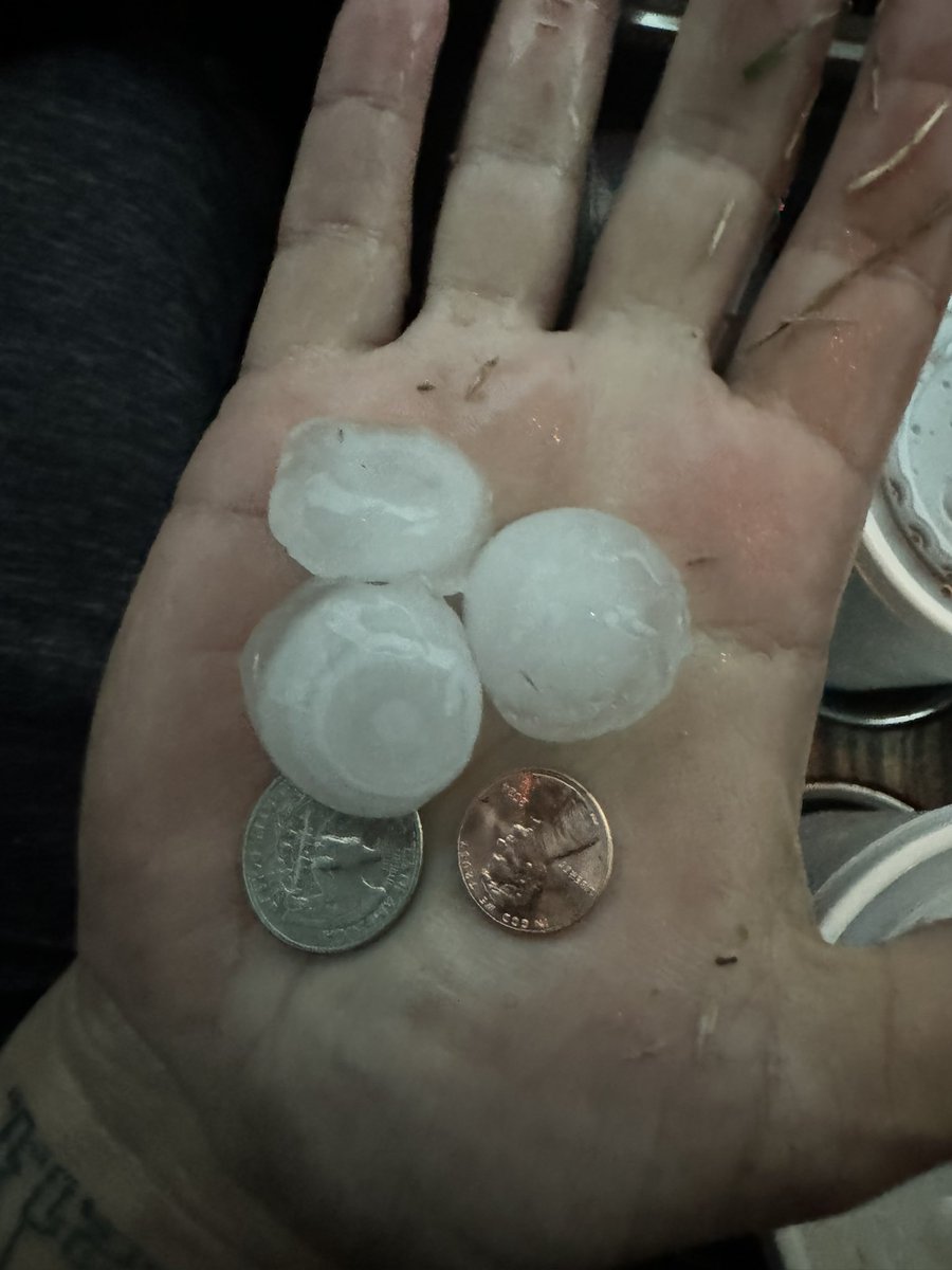 NETexasMedia's tweet image. A few photos from yesterday’s Tornado warned storms in Southern Oklahoma #okwx