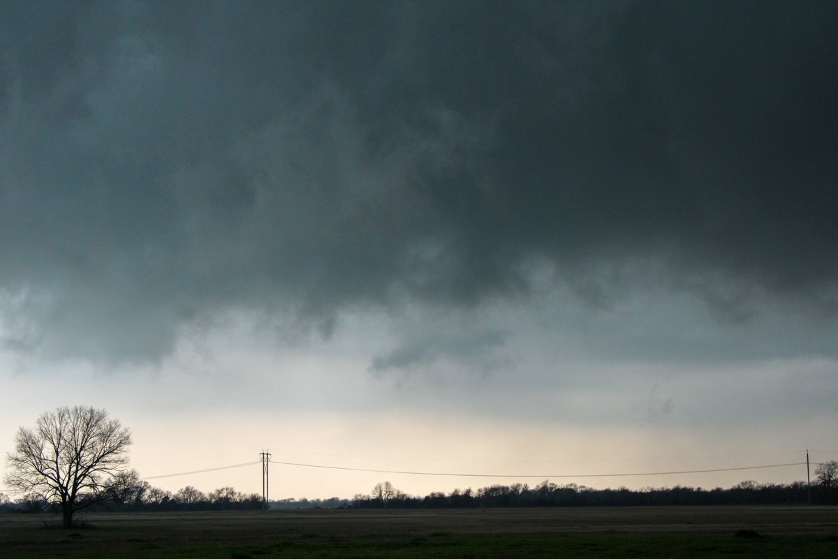 NETexasMedia's tweet image. A few photos from yesterday’s Tornado warned storms in Southern Oklahoma #okwx