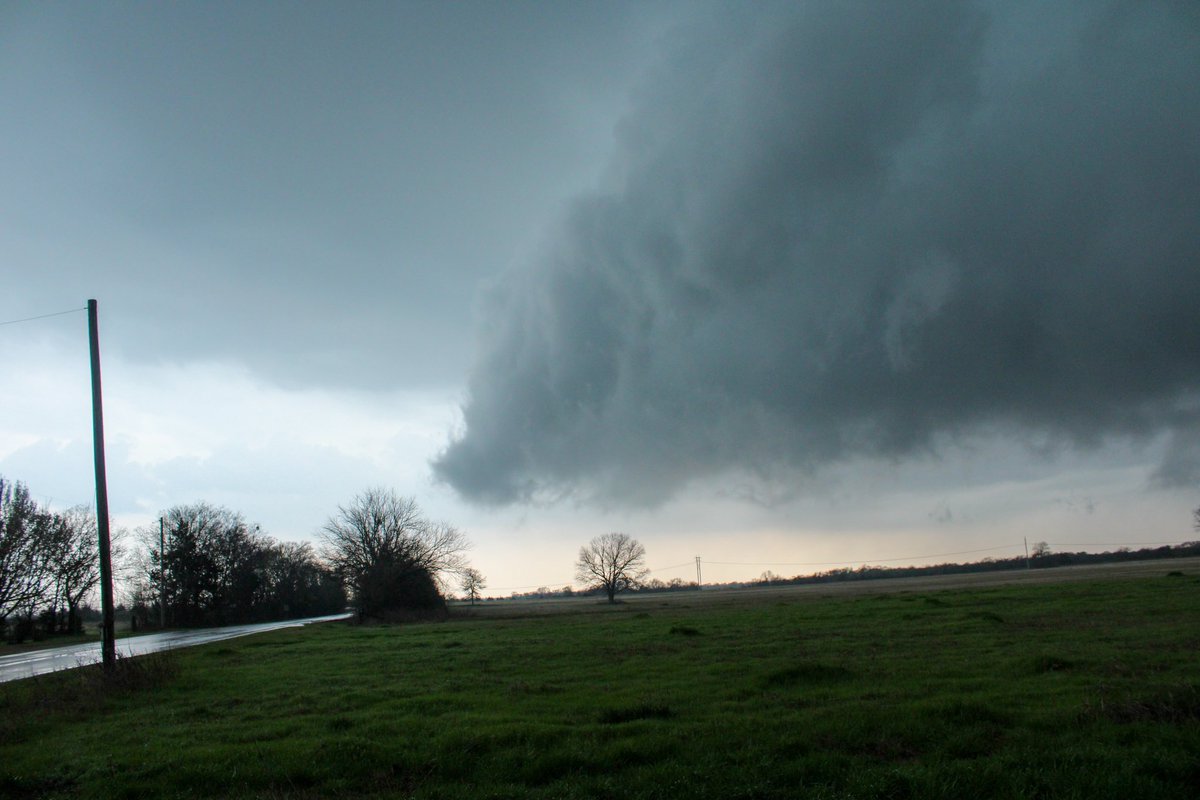 NETexasMedia's tweet image. A few photos from yesterday’s Tornado warned storms in Southern Oklahoma #okwx