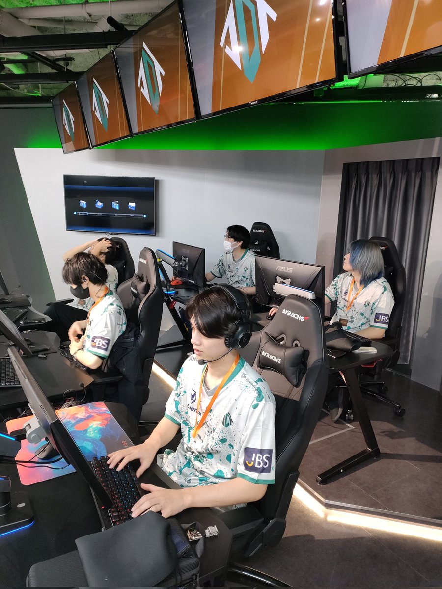 Team_Jadeite's tweet photo. Ready...
#JDTWIN
#CS2
#HCJC https://t.co/op623yMRF1