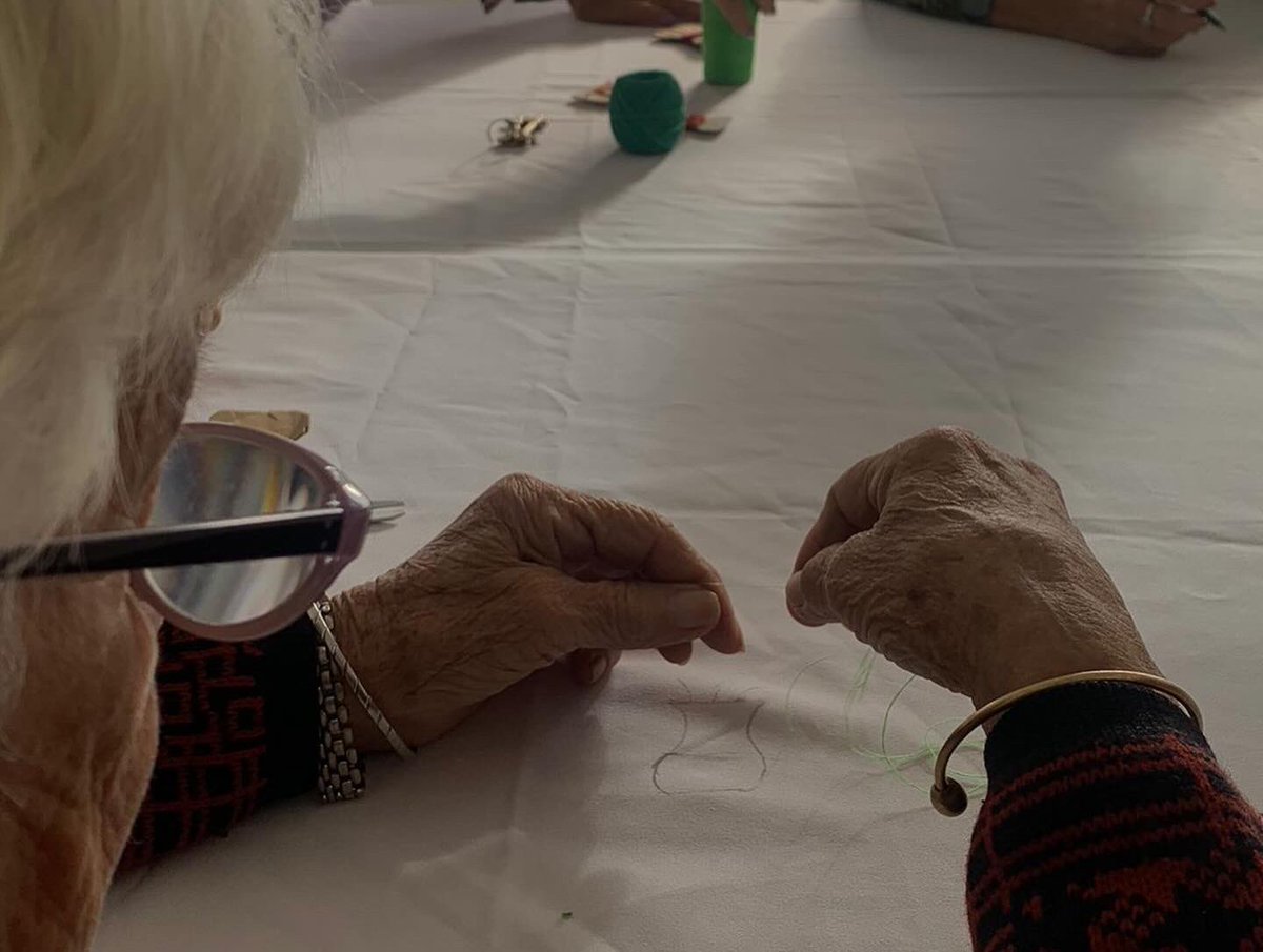 Así transcurrió hoy el conversatorio “Mujeres de barrio”, entre bordados y diálogos sobre temas vinculados a la vida cotidiana de las mujeres.
#MesDeLasMujeres