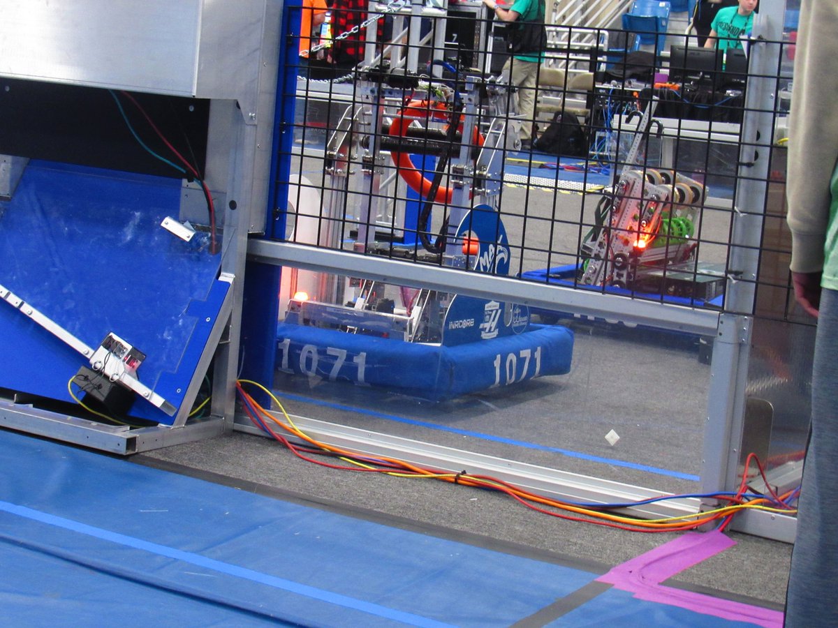 A successful first day at URI! We're currently ranked 9th. Catch us live all day tomorrow at the link in our bio or at the URI campus!

#LetsMakeStuff #WeAreNE #CRESCENDO #FIRSTINSHOW #OMGrobots #tothemax