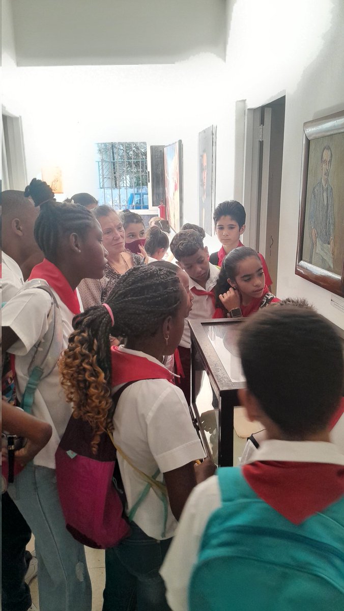 Al Museo Fragua Martiana llegaron hoy pioneros de la Enseñanza Primaria de varias escuelas de Centro Habana, a recordar, honrar y aprender sobre la vida y obra de José Martí.
Sembrar valores desde la más temprana edad es la clave para una patria firme y brillante.
#MartíVive