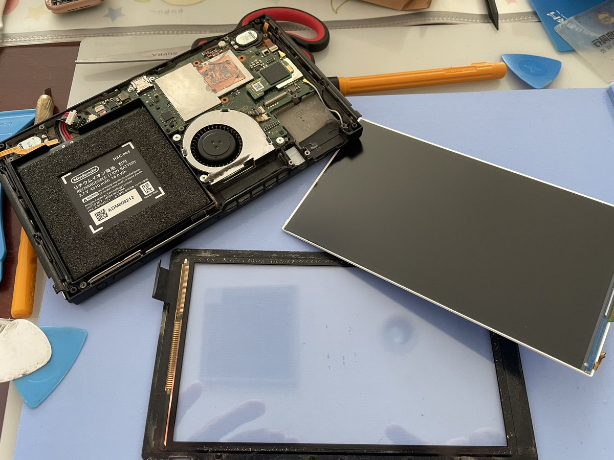 本日はニンテンドーSwitchの液晶修理をしました。
全く映らなかったSwitchの液晶もきちんとゲーム出来るようになりました
 #スマホ修理 #米子 #皆生 #倉吉 #日吉津 #PC修理 #iPhone #スマホ #android #iPad #PC #QQ修理