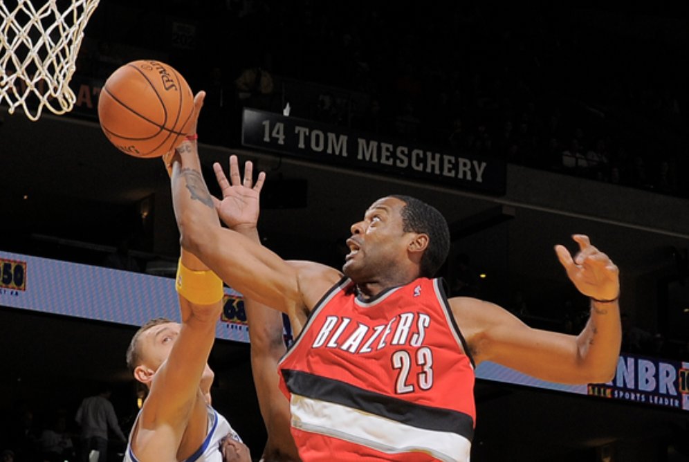 77Blazers's tweet photo. @trailblazers @MarcusCamby23 @MarcusCamby23 came to the @trailblazers in a 2010 mid-season. He was traded by the #Blazers to the @HoustonRockets for #JonnyFlynn, @HasheemTheDream and a 2012 2nd round draft pick (#WillBarton was later selected).
#RipCity #ThisDateinBlazersHistory 🧵 https://t.co/8TfDbo26gl