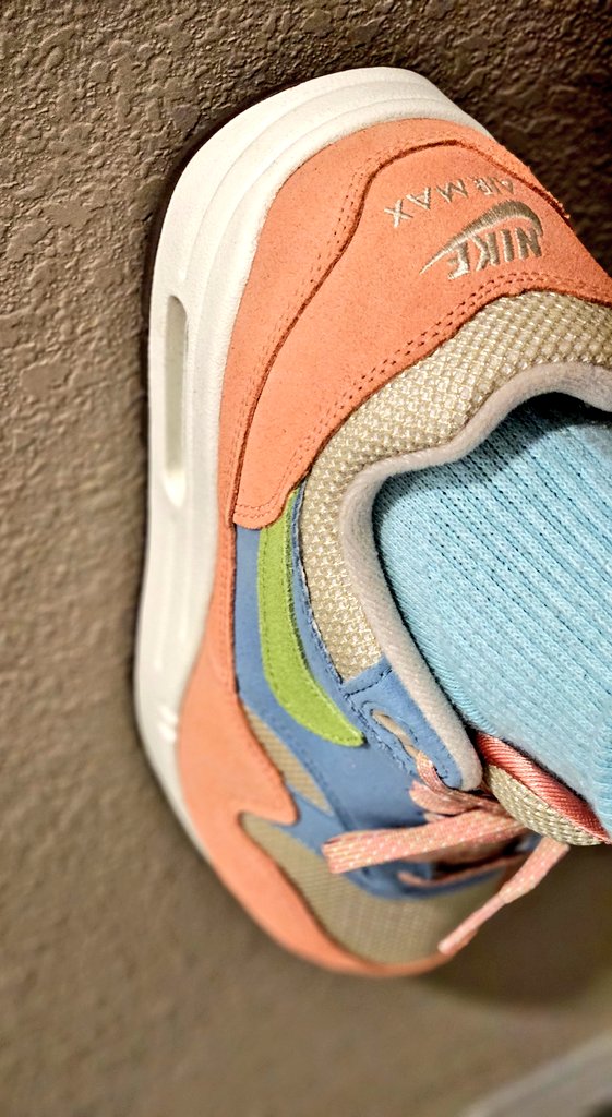 SoNdependent96's tweet image. Day 15 #marchMAXness A perfect colorway for this time of year. #AM1 'Madder Root' 
#nike #NIKEAIR #nikeairmax #airmax #AirMaxMonth #sneakerhead #sneakers #snkrskickcheck #snkrsliveheatingup