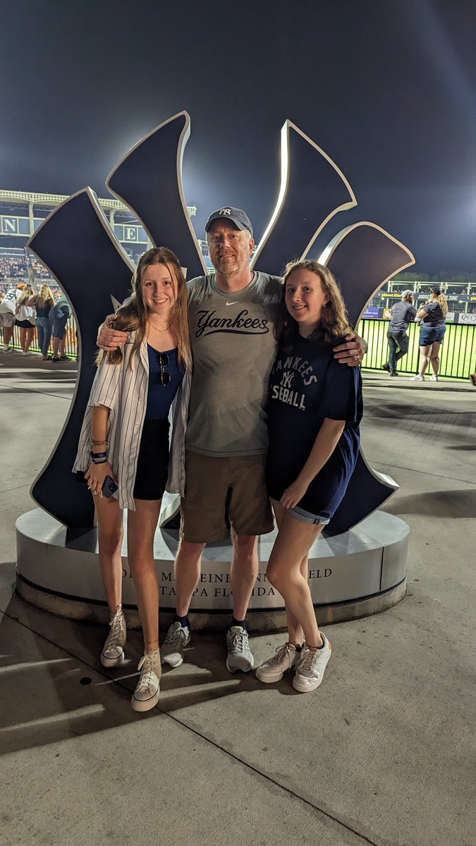 the_truth_tm's tweet photo. Fun at the Yankees game. https://t.co/veNz325dB0