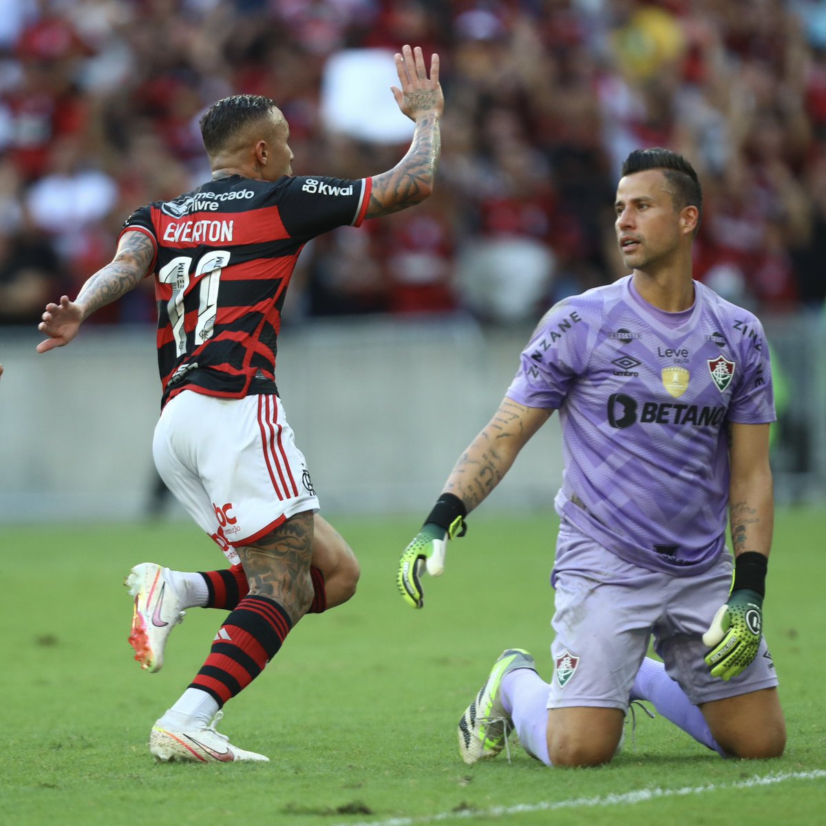 flaamor1981's tweet photo. DIA DE MARACANÃ LOTADO
DIA DE JOGO DECISIVO
DIA DE CLÁSSICO
DIA DE FLA X FLU 

RIVAIS SIM E INIMIGOS TAMBÉM
VTNC FLORZINHAS, PRA CIMA DELES FLAMENGO!!!! https://t.co/lEwOOp6wWq