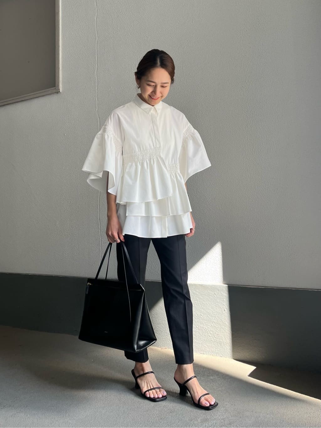 華やか★美品★ユナイテッドアローズ　イレギュラーシャーリングブラウスソリッド　M イレギュラー シャーリング 六分袖 ブラウス ソリッド