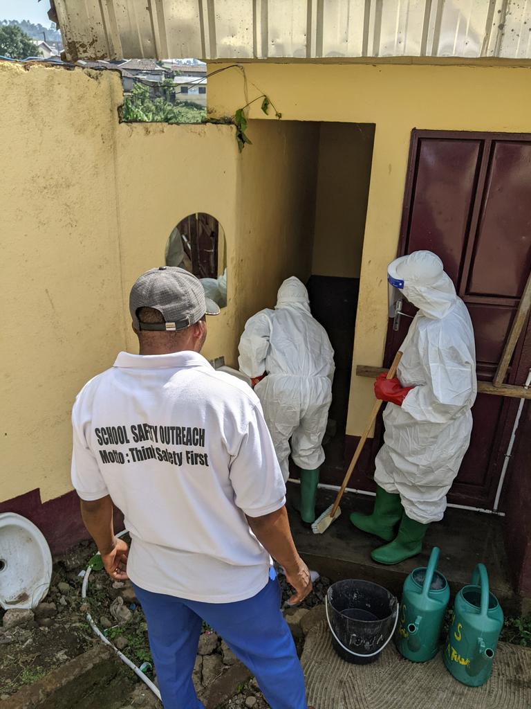 SchoolSafetyO_'s tweet photo. School Safety Outreach Hygiene Campaign on Clean Toilets and Disinfection

School Safety Outreach is dedicated to promoting a healthy and safe environment for students in Government High School Buea Town.

@UNICEF @UNESCO 
@Amref_Worldwide @WHO @health_com_ https://t.co/9CJ3wcI5LC