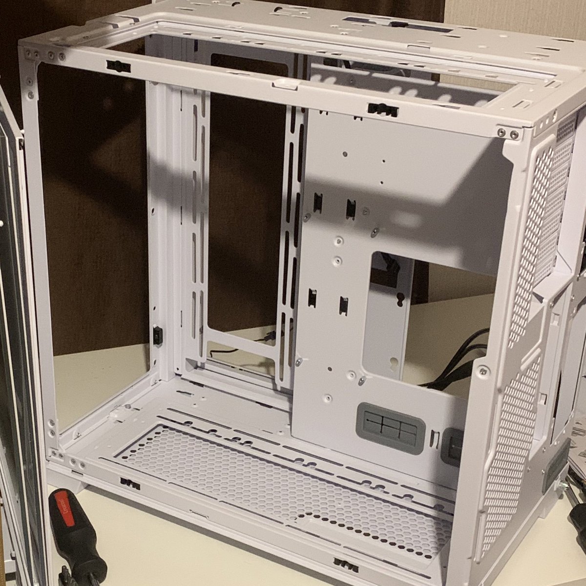 Leviathan_vt's tweet photo. Me, to Papa Dragon: If I ever want to convert a case again, smack me
Papa Dragon: Just because that’s the selling point of that case doesn’t mean they want you to do it

Oh well, conversion done. Now to actually build the computer itself https://t.co/zCndTrP9y9