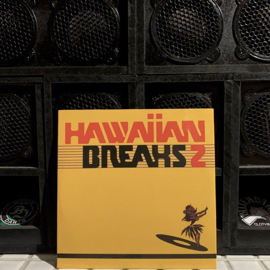 Now playing💿
『HAWAIIAN BREAKS 2』
MIXED by DJ MURO

BITTER DARTS
017-775-7069
bitterdarts.com

#mixcd #djmuro #muro #kingofdiggin #hawaiianbreaks #streetfashion #streetwear #streetstyle #bitterdarts #ビターダーツ #青森洋服屋 #レコードのある店 #青森