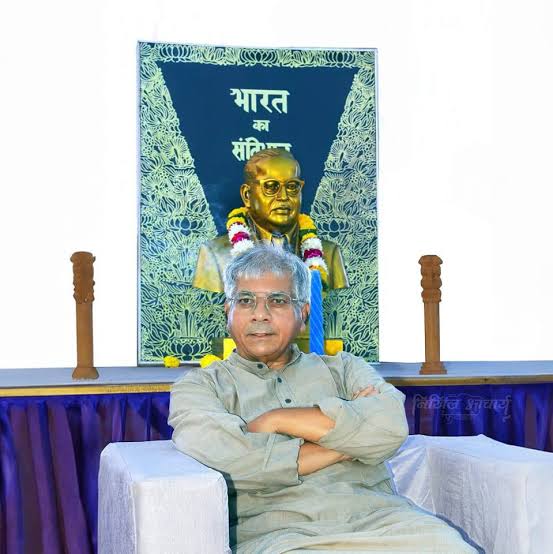 KraantiKumar's tweet photo. AMBEDKAR को लोकसभा चुनाव जीतने नही दिया गया.
AMBEDKAR को भी लोकसभा चुनाव जीतने नही दिया जा रहा है.
एक बार किसी AMBEDKAR को लोकसभा भेजिए.
AMBEDKAR की आवाज लोकसभा में गूँजनी चाहिए.
ये राजनीति नही भावनात्मक मुद्दा है. https://t.co/kBGUbi3TMS