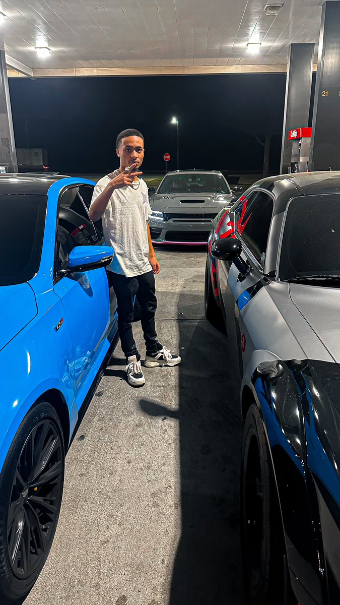 CAMAKATTT's tweet photo. Know I sold more dodges than dodge 🤦 tell em cut the check https://t.co/Kt1rFUo0OL