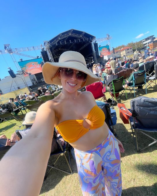 If you see me today you gotta scream out &ldquo;EYYYY NOVAAA&rdquo; and you&rsquo;ll make my day 😂 https://t.co/Pd6jKv