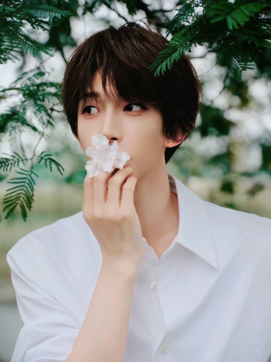 Liuyu_Fanclub's tweet photo. 240316 LIU YU STUDIO Weibo Update

Encounter with Liu Yu amidst the lush greenery.

#Liuyu #刘宇 #劉宇 
#リュウユ #리우위 #หลิวอวี่ #LưuVũ
#ChengduDonglinArtSeason https://t.co/lffpqZ5YcY