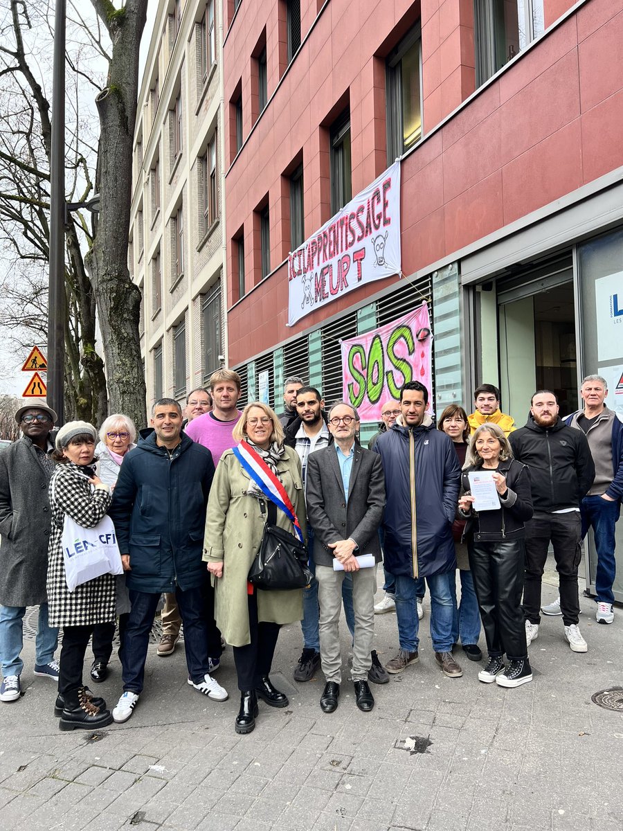 SimonnetDeputee's tweet photo. Soutien total à la grève et occupation des enseignants du centre de formation Gambetta de la Chambre de commerce contre la fermeture des bacs pro si essentiels à la bifurcation écologique comme efficacité énergétique et qui ne profitera qu'aux formations continues lucratives ! https://t.co/VknvAkYHdY