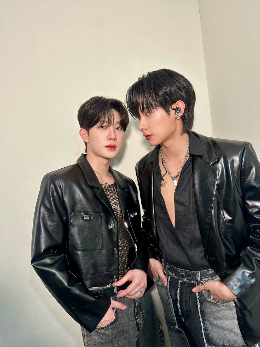 DomundiTV's tweet photo. 𝗧𝗨𝗧𝗢𝗥 𝗬𝗜𝗠 𝟭𝘀𝘁 𝗙𝗔𝗡 𝗠𝗘𝗘𝗧𝗜𝗡𝗚 𝗜𝗡 𝗩𝗜𝗘𝗧𝗡𝗔𝗠✨

บรรยากาศงานแฟนมีตครั้งแรกของ “ติวเตอร์” และ “ยิม” ที่เวียดนาม 🥰

@TutorKrp @mynameis_yim 
#TTY1stFanmeetingInVietnam https://t.co/GOOMINMTP1
