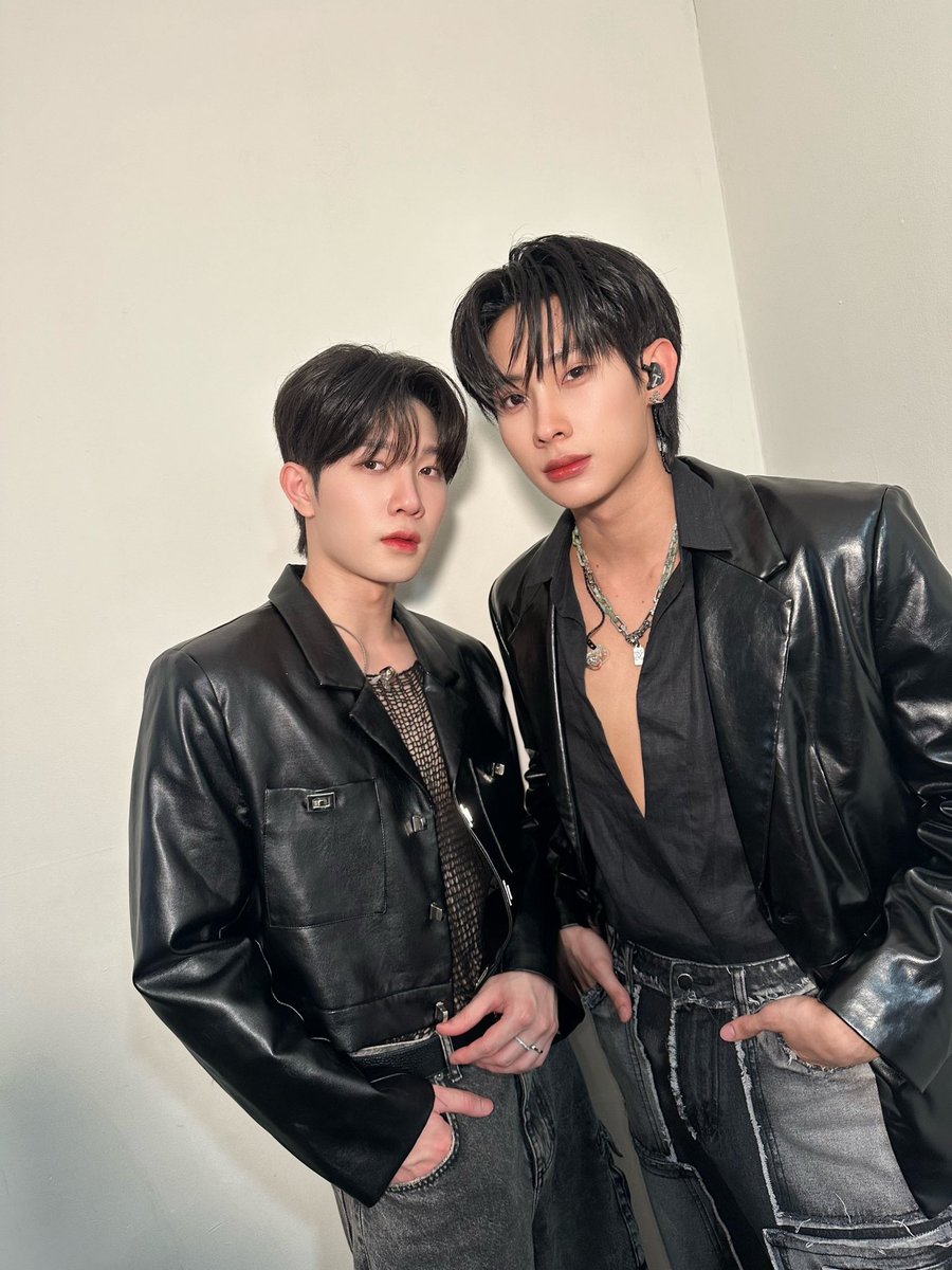 DomundiTV's tweet photo. 𝗧𝗨𝗧𝗢𝗥 𝗬𝗜𝗠 𝟭𝘀𝘁 𝗙𝗔𝗡 𝗠𝗘𝗘𝗧𝗜𝗡𝗚 𝗜𝗡 𝗩𝗜𝗘𝗧𝗡𝗔𝗠✨

บรรยากาศงานแฟนมีตครั้งแรกของ “ติวเตอร์” และ “ยิม” ที่เวียดนาม 🥰

@TutorKrp @mynameis_yim 
#TTY1stFanmeetingInVietnam https://t.co/GOOMINMTP1