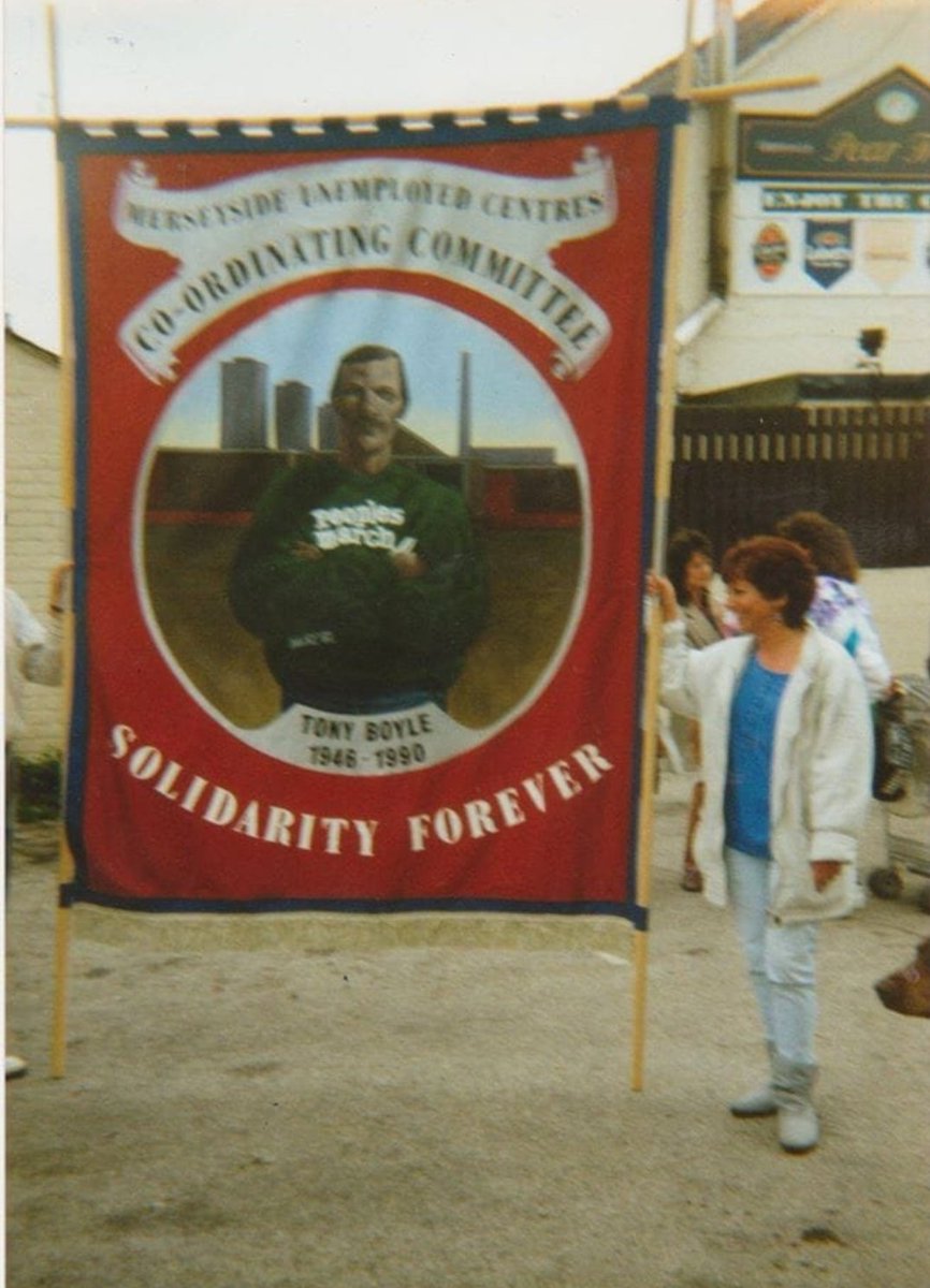 When creating the Tony Boyle illustration, we consulted with his widow Christine. It was vital that she was happy with illustrator @peterotooleart's interpretation of the Kirkby legend. Here is the artwork and a photo of Christine next to the banner that inspired the design ✊️